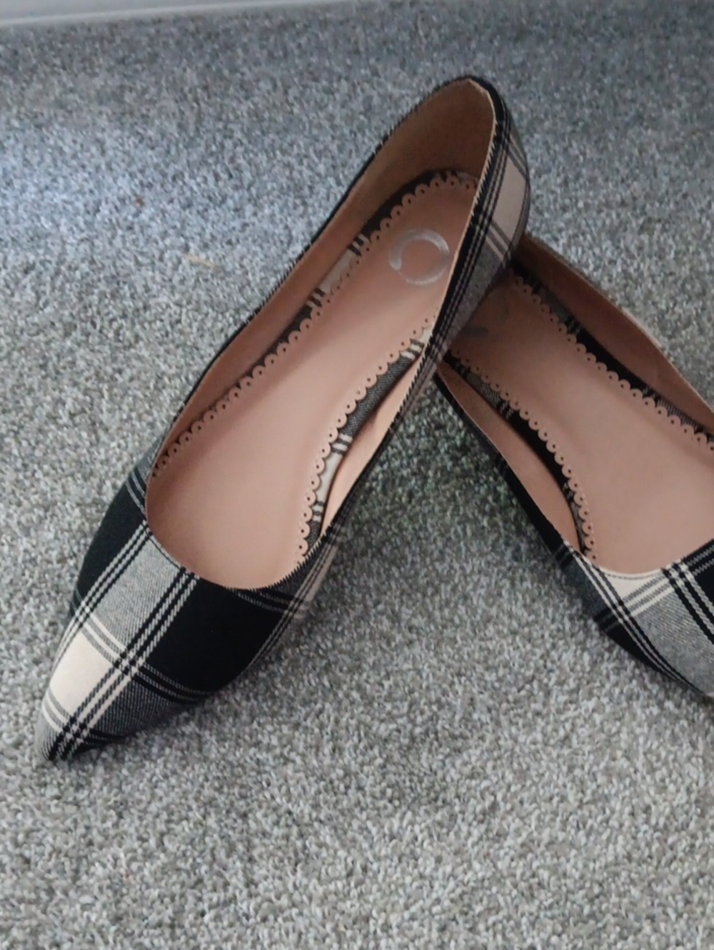 Brinley Co. Pointed Toe Kitten Heel Pumps